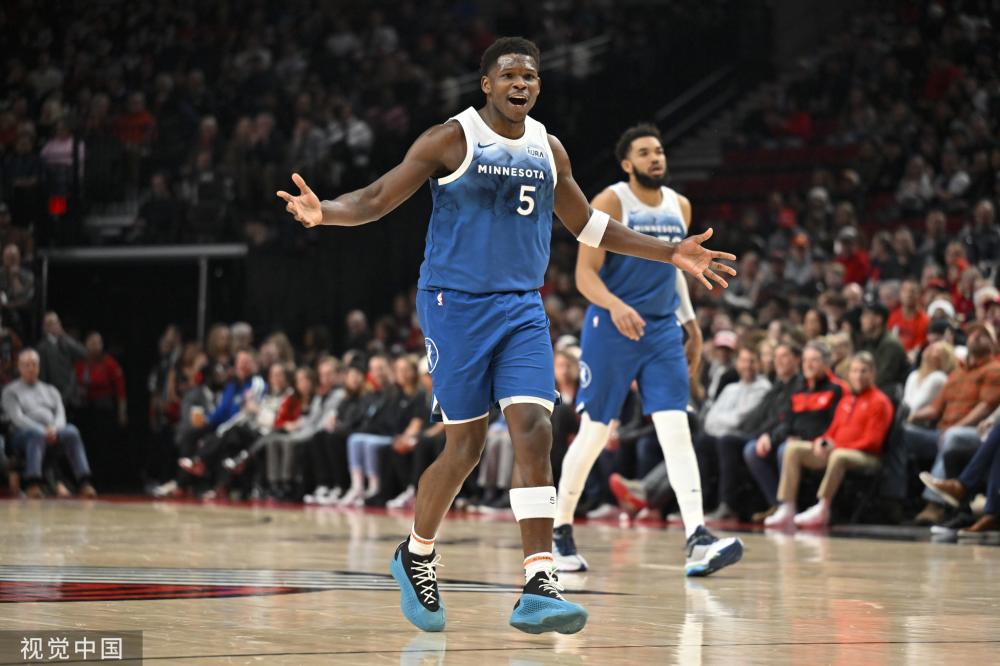 他巧妙地利 他巧妙地利